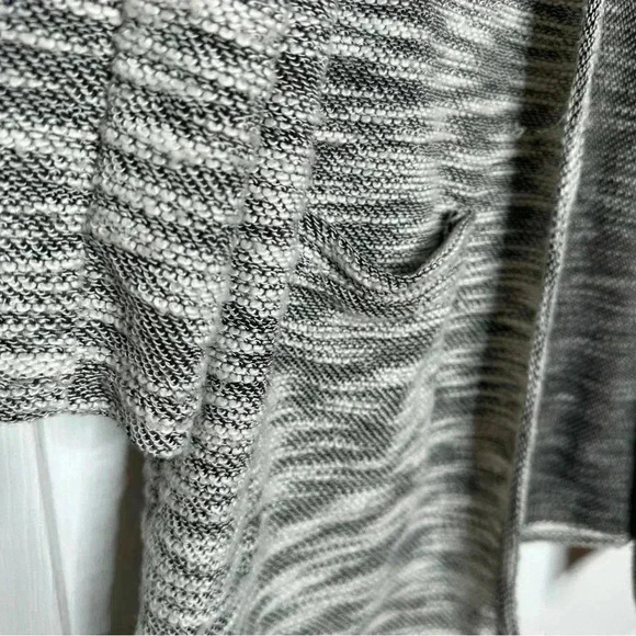 Paper Crane  Cardigan Sweater Heathered Grey & White Size Small - Picture 2 of 16